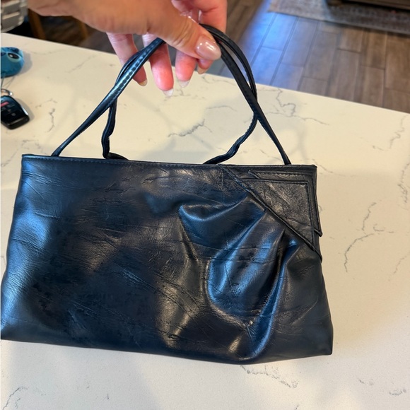 Black Women's Leather Crossbody Shoulder Bag - Picture 3 of 5